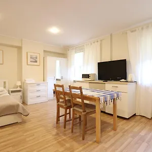 Wood Creek Apartment