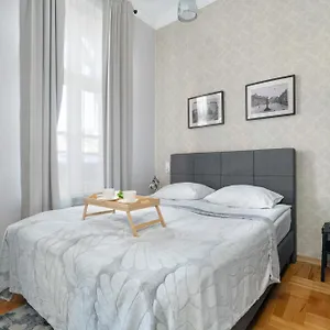 very-berry-glogowska-39-14-mtp-apartments-check-in-24h.poznan-hotels.com/
